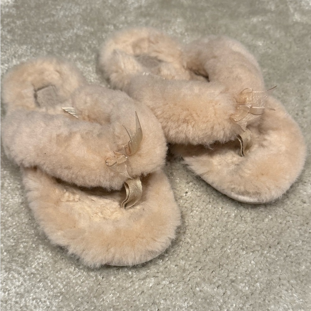 UGG Fluff Flip Flop Slippers size 8